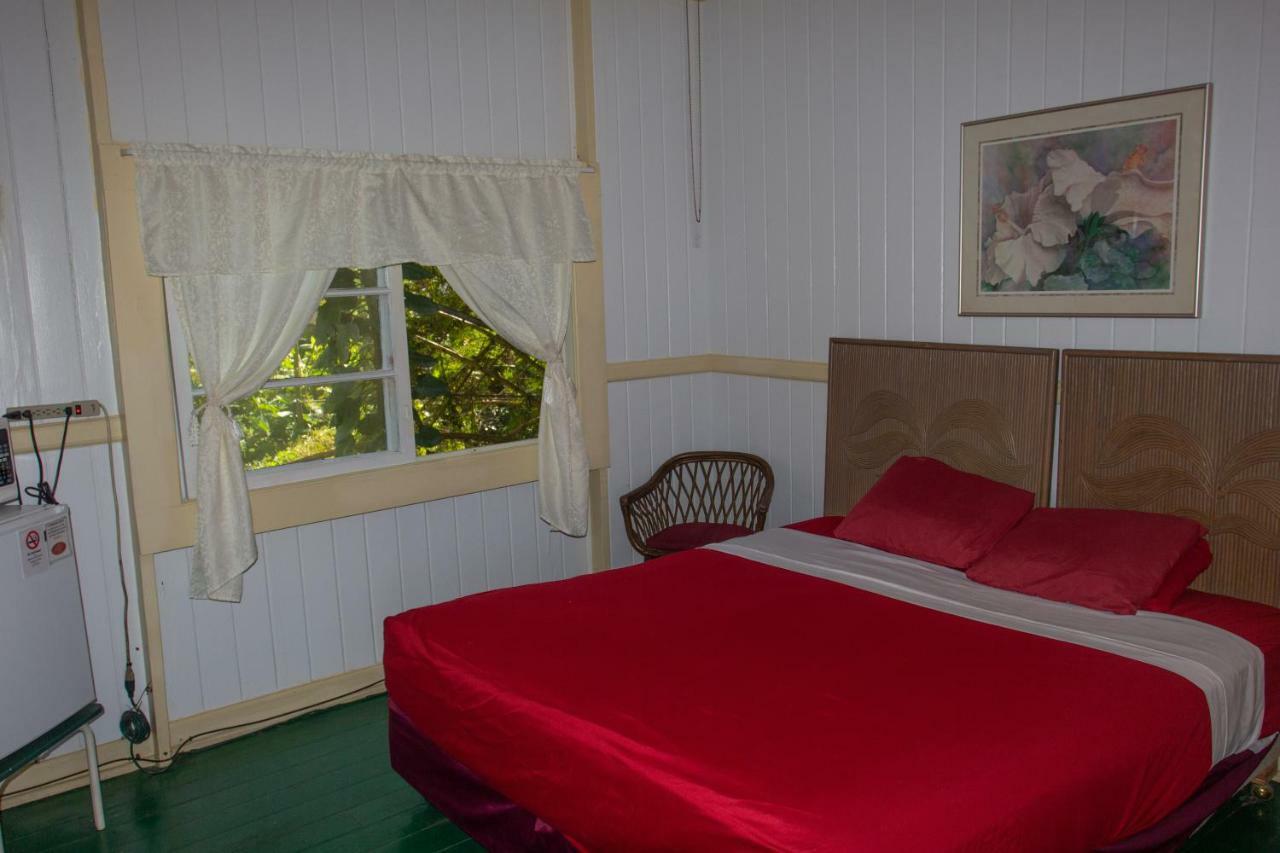 Wild Ginger Inn Hotel & Hostel Hilo Exterior photo